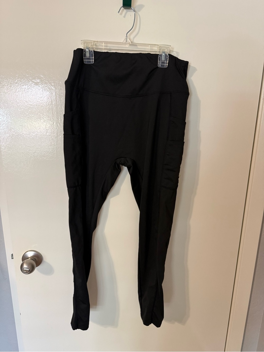 Women's Black High-Waist Leggings with Side Pockets